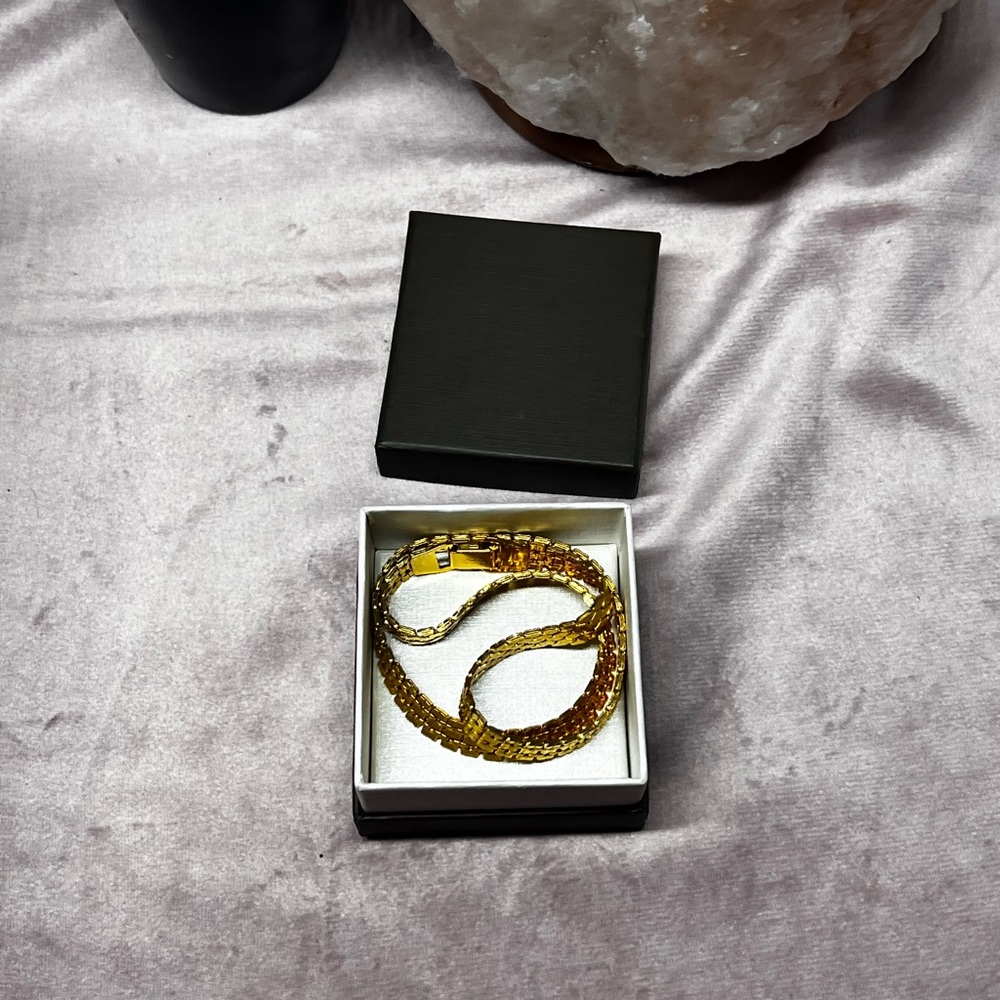 Elegant Napier Gold Chain Necklace - Picture 5 of 5